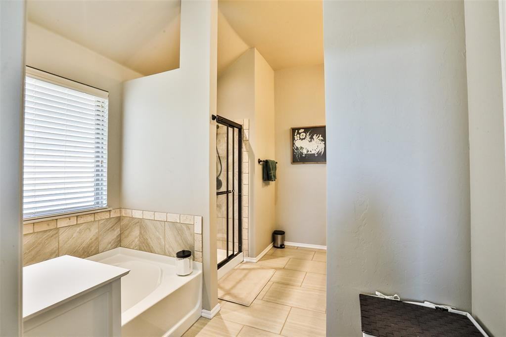 2412 Sw 136th St - Photo 6 of 11