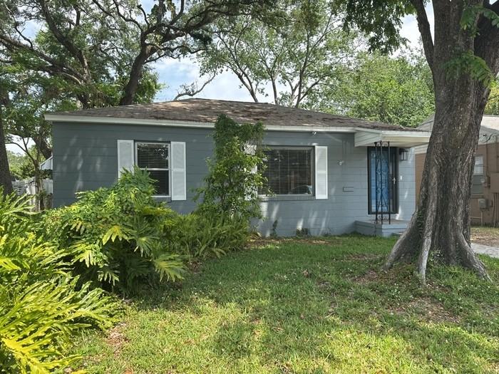 815 W Plymouth St - Photo 2 of 22