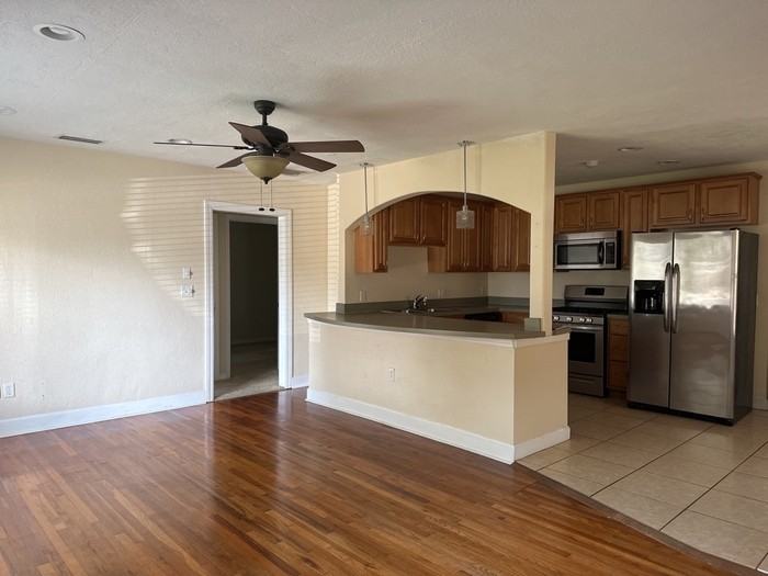 815 W Plymouth St - Photo 6 of 22