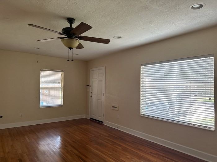 815 W Plymouth St - Photo 7 of 22