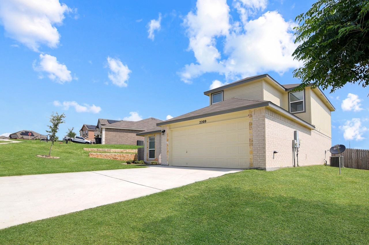 2209 Sea Eagle Dr - Photo 2 of 26