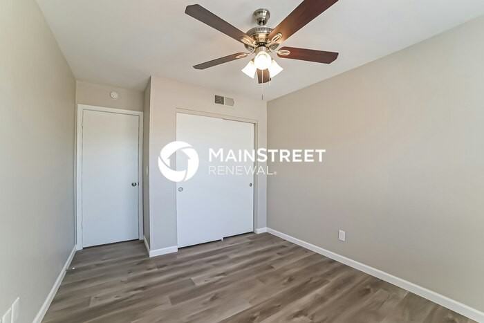 4010 N 88th Ave - Photo 7 of 16