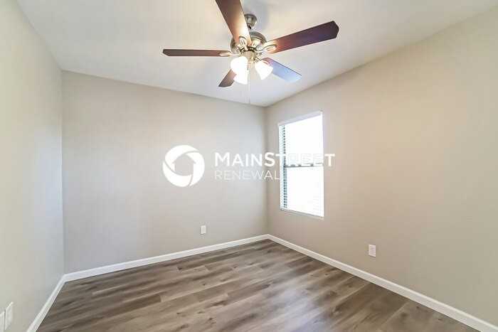 4010 N 88th Ave - Photo 7 of 16
