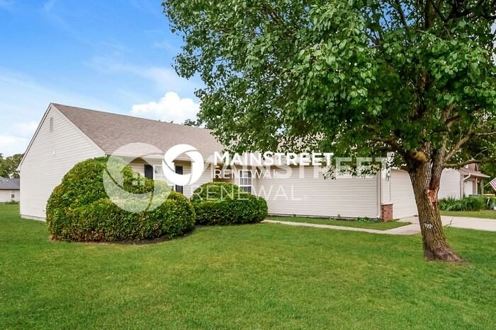 12250 Longstraw Dr - Photo 3 of 16