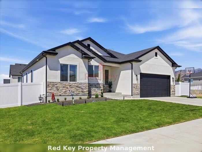 526 W 1860 N - Photo 2 of 37