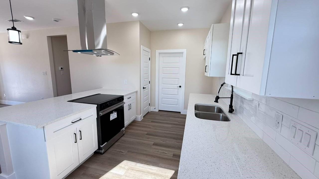 2615 Creekview Dr #1 - Photo 3 of 12