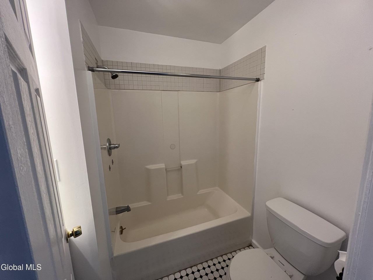 150 4th St #14 - Photo 6 of 13