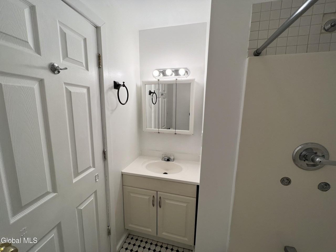 150 4th St #14 - Photo 7 of 13