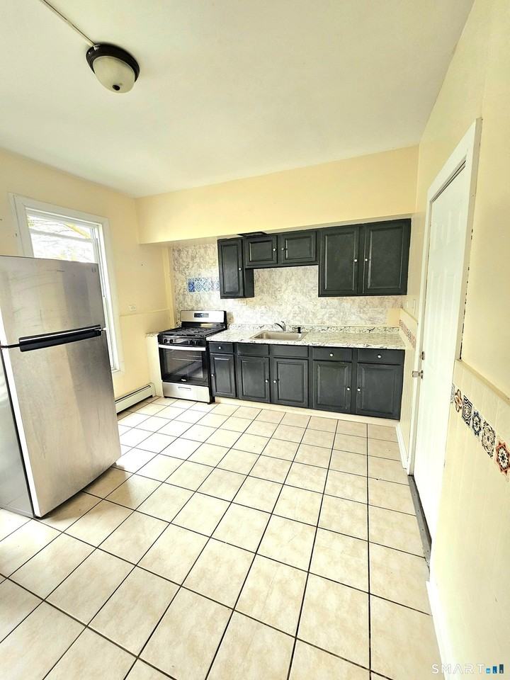141 Crown St #2 - Photo 3 of 8