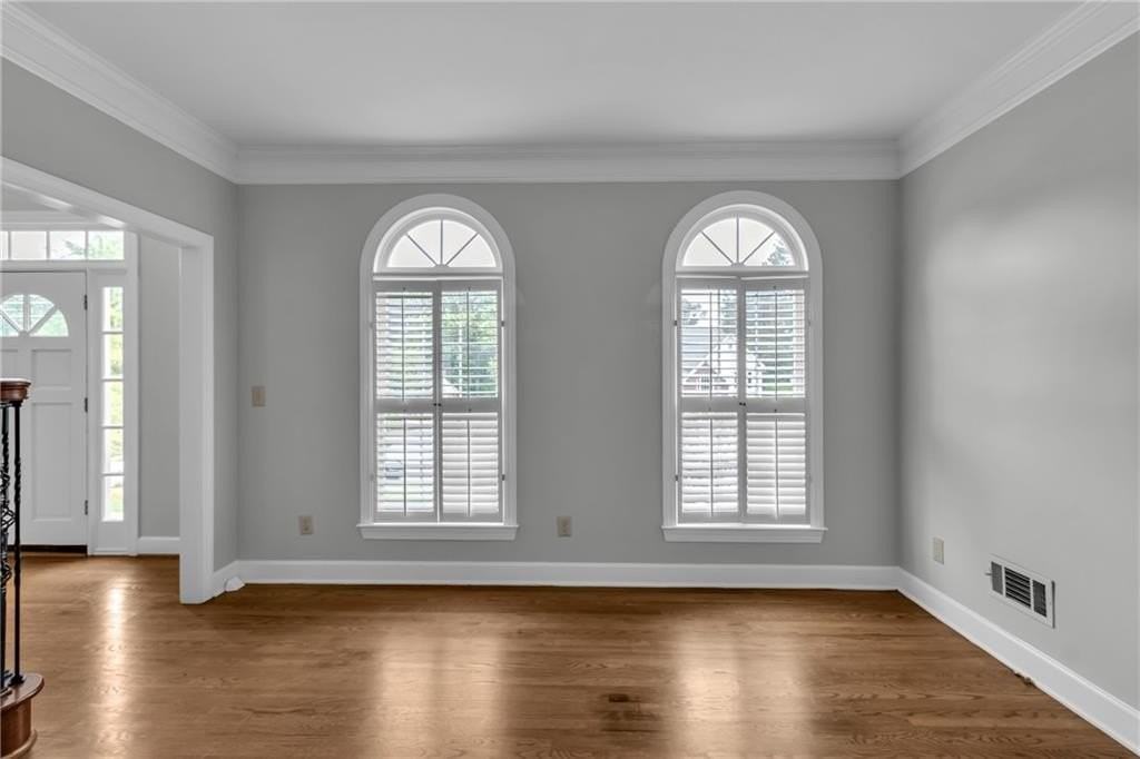 1085 Castle Pointe Ln - Photo 5 of 34