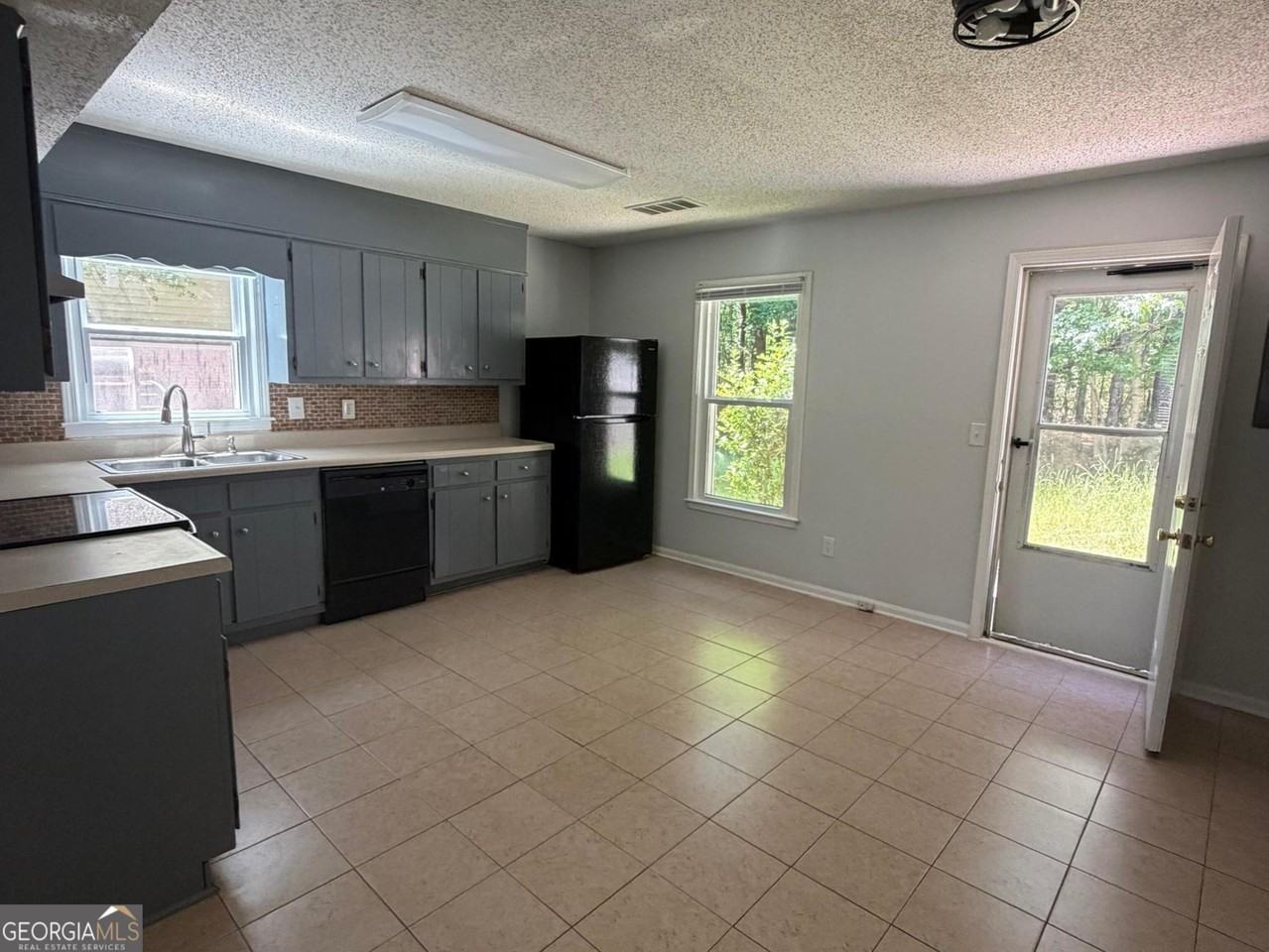 5677 Heron Ct #A - Photo 2 of 10