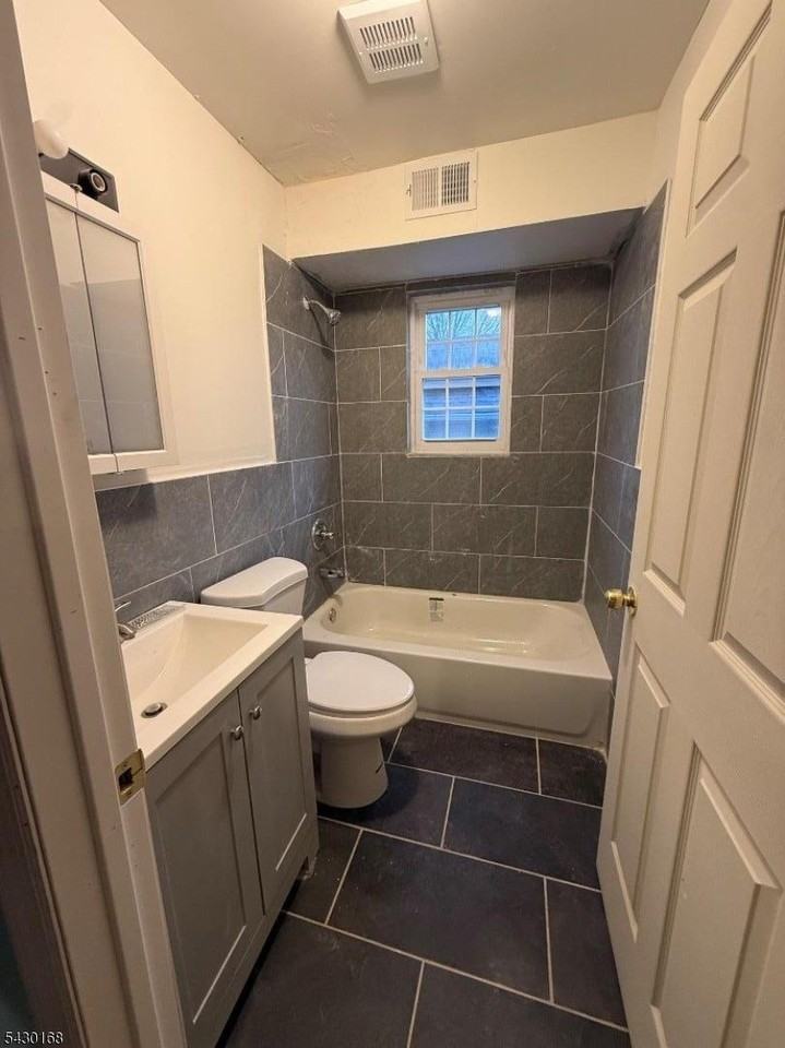 56 Cummings St - Photo 5 of 9