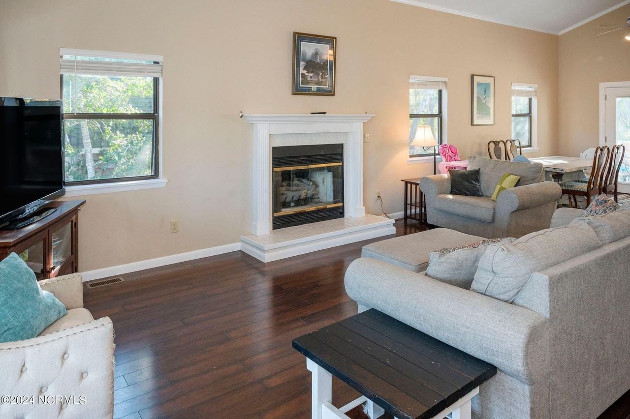 3006 E Yacht Dr - Photo 4 of 37