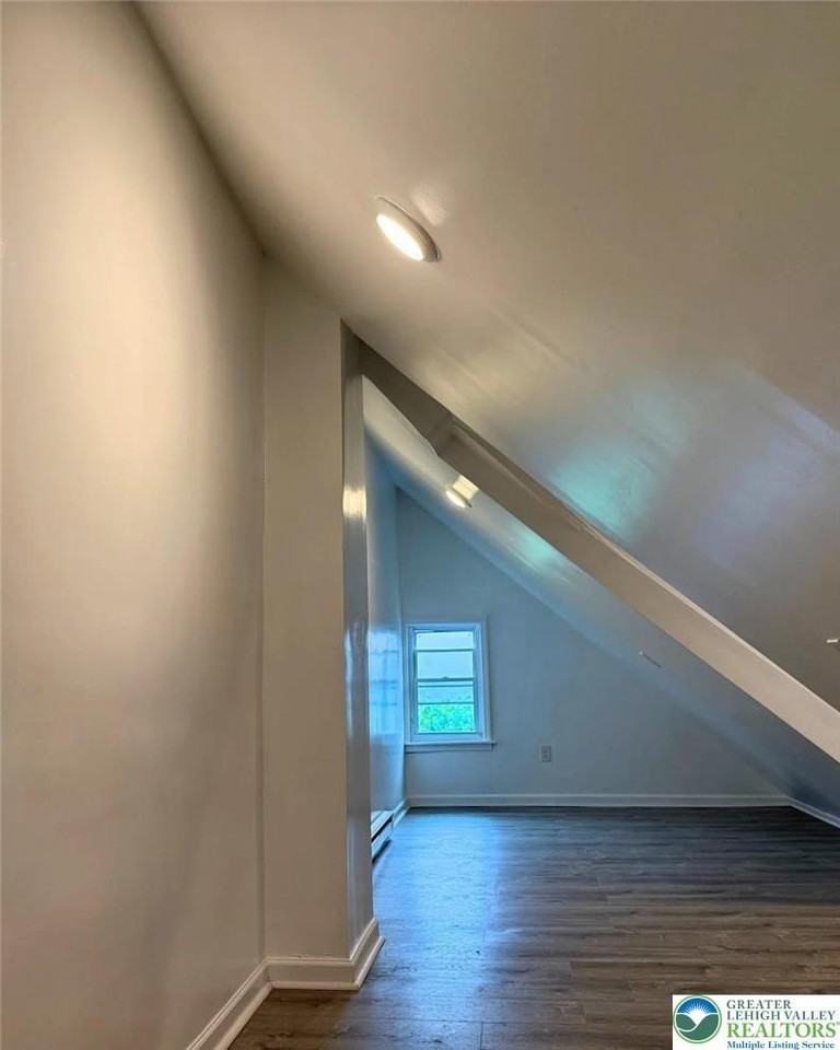 406 W 9th St - Photo 4 of 13