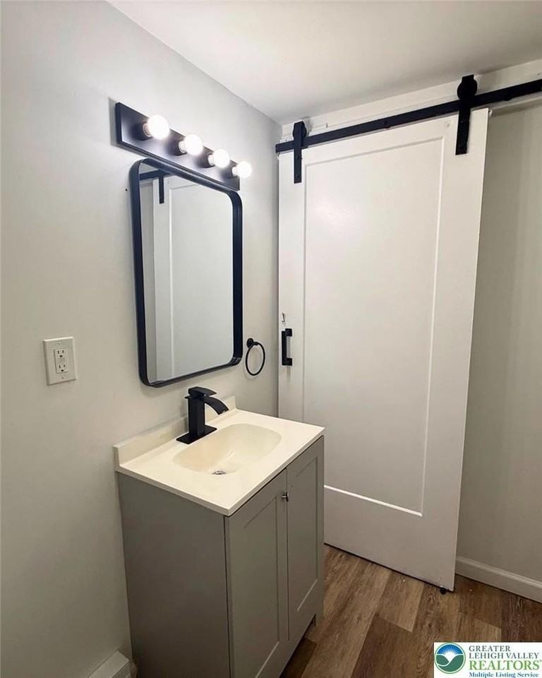 406 W 9th St - Photo 5 of 13