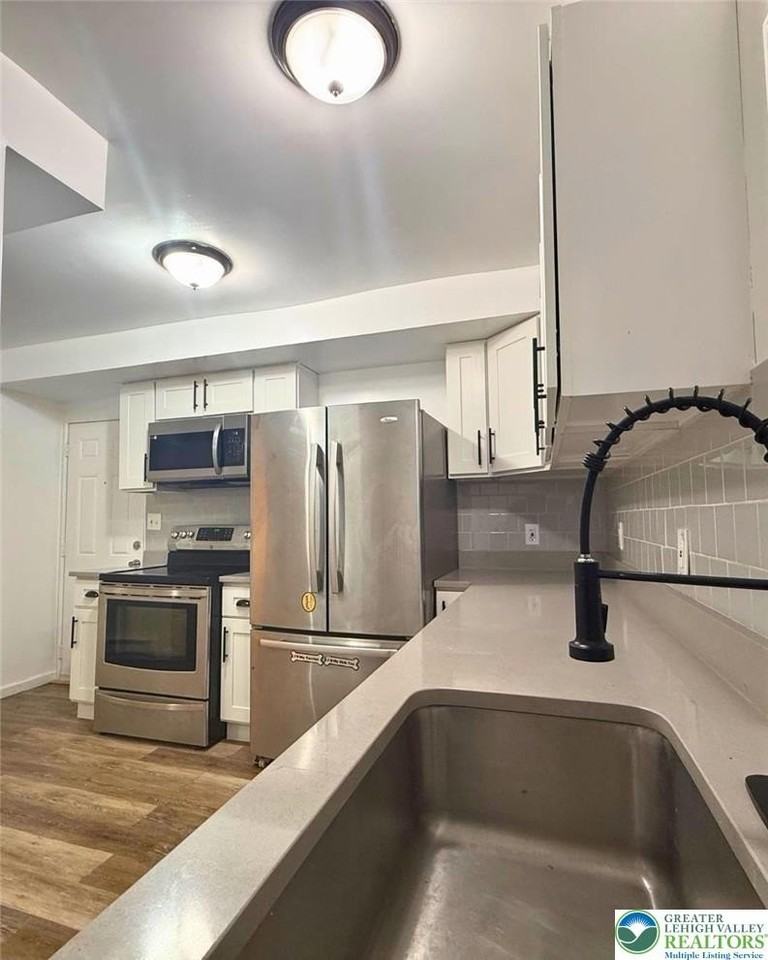 406 W 9th St - Photo 7 of 13