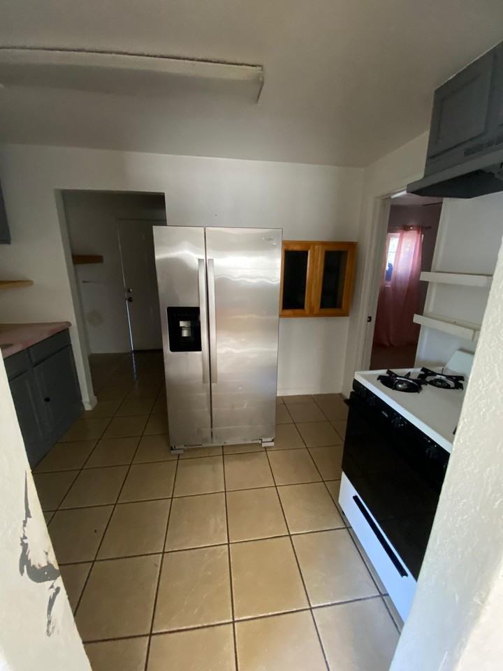 1031 Kenwood Ave #1031 - Photo 3 of 7