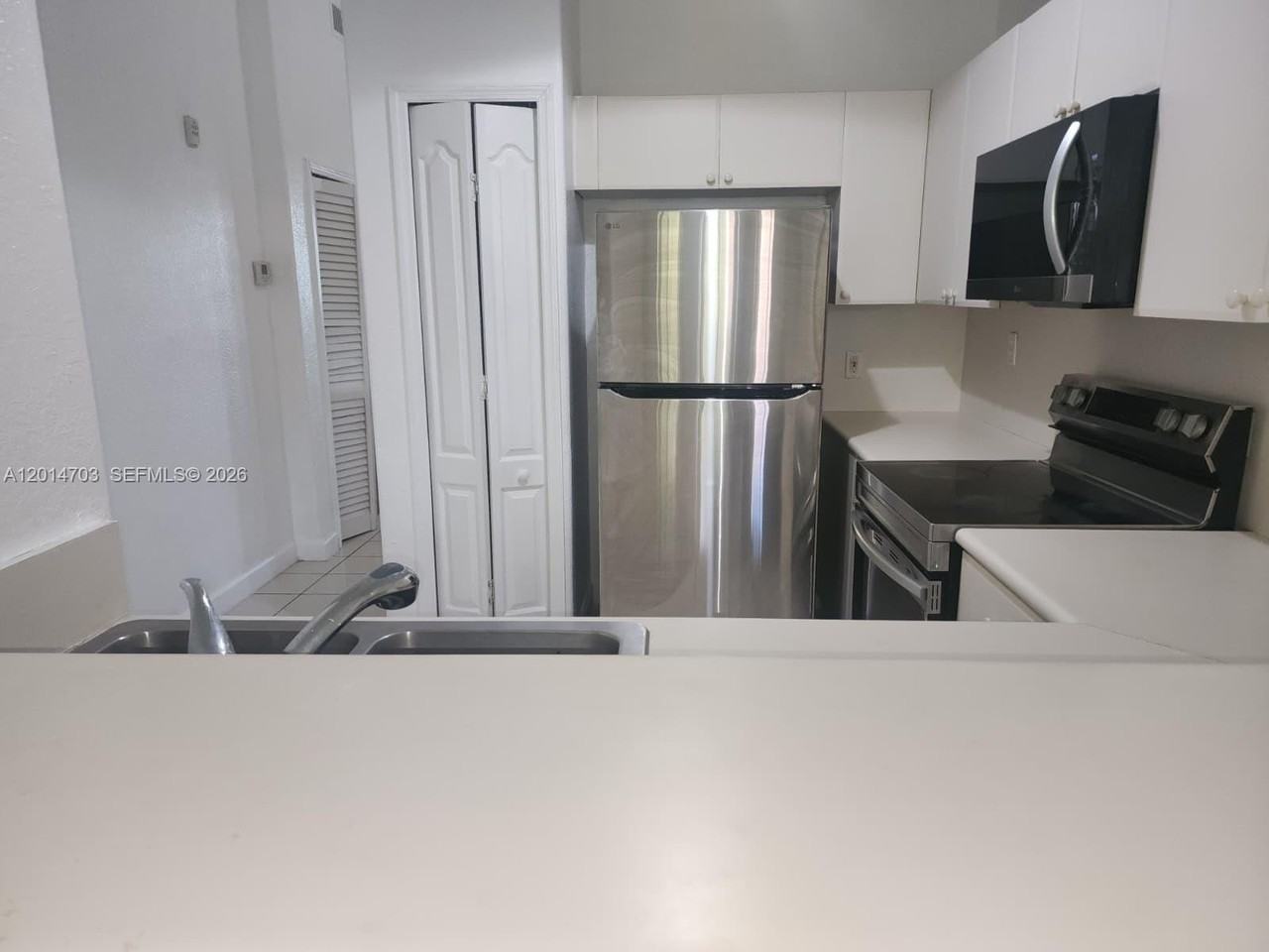 1539 Se 27th St #201 - Photo 3 of 16