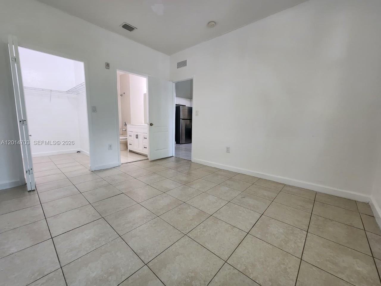 1539 Se 27th St #201 - Photo 4 of 16