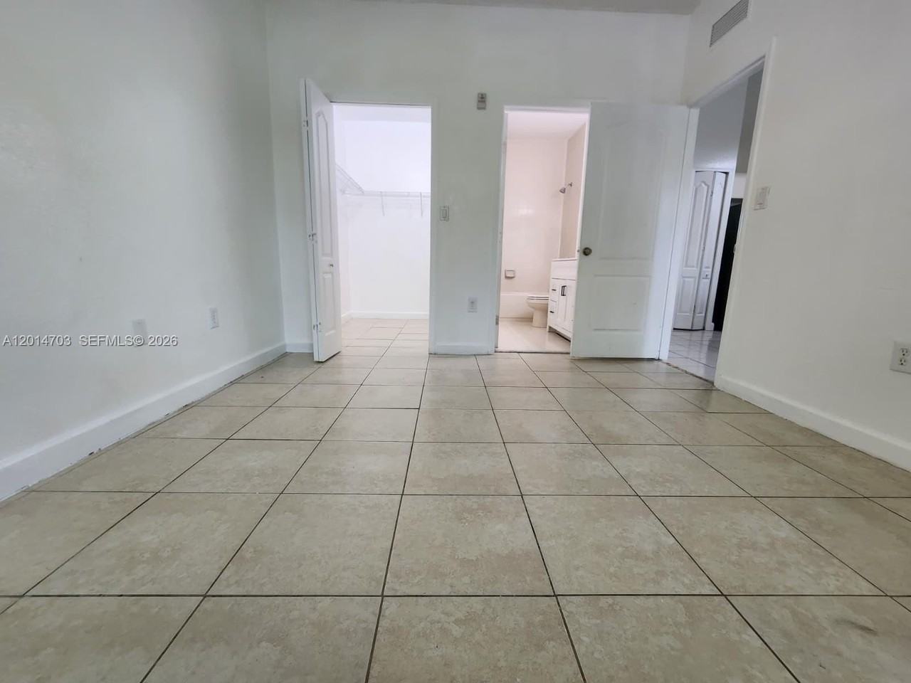 1539 Se 27th St #201 - Photo 5 of 16