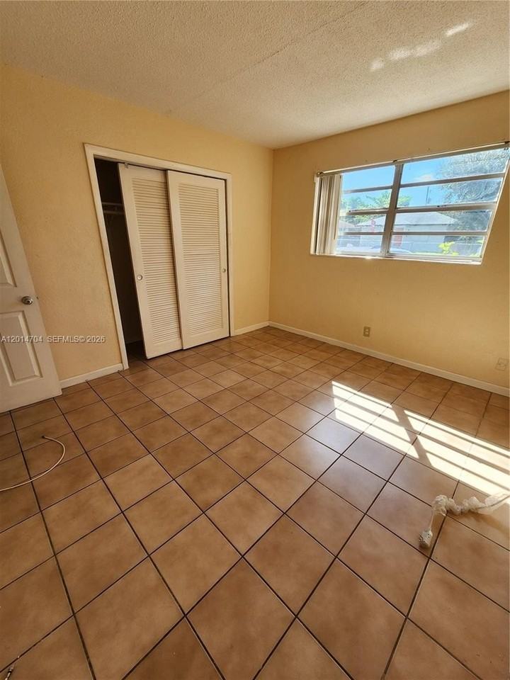 836 Nw 2nd Ave #1 - Photo 2 of 9