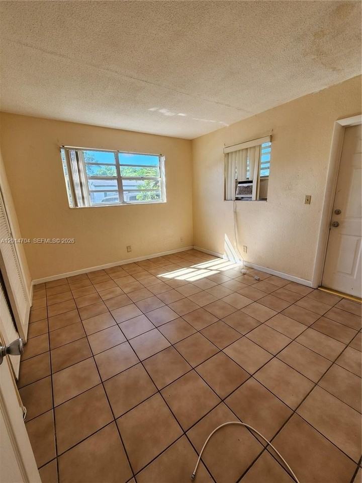 836 Nw 2nd Ave #1 - Photo 5 of 9