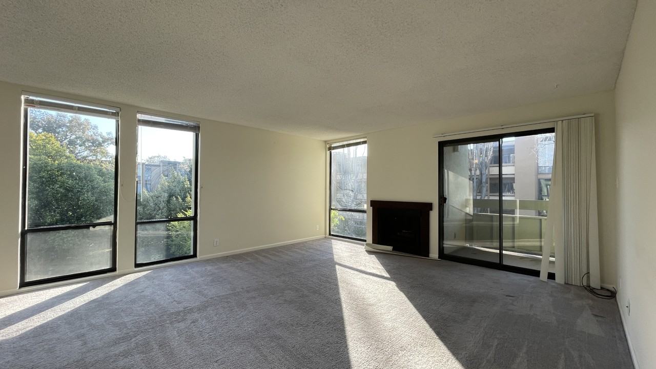 1081 Beach Park Blvd #1 - Photo 5 of 15