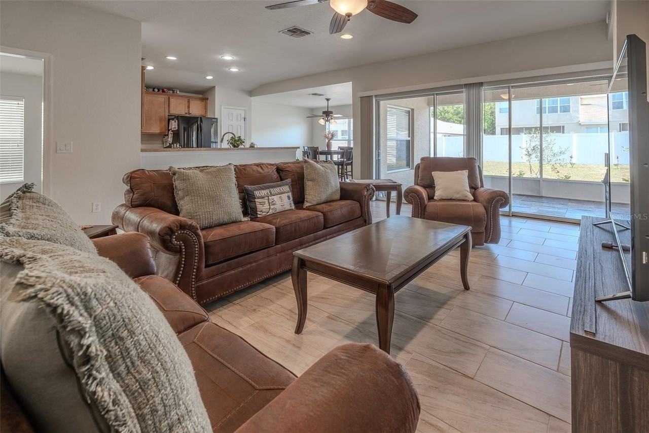 5561 Sw 40th St - Photo 5 of 47