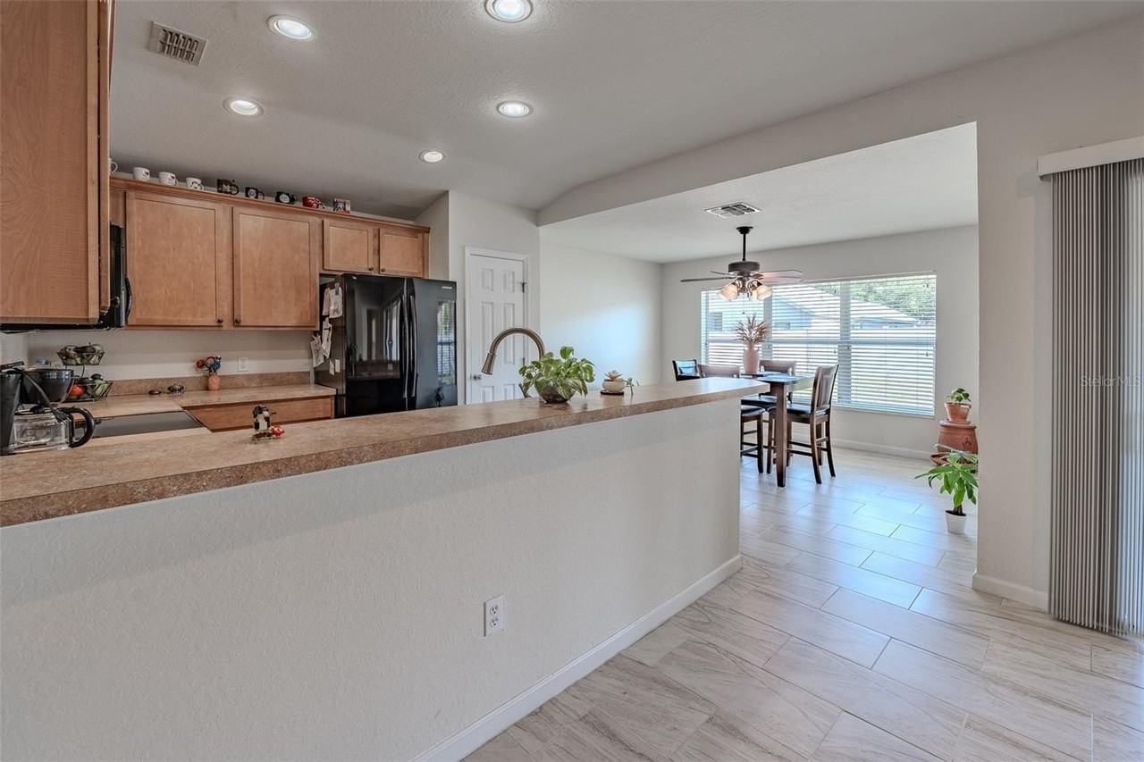 5561 Sw 40th St - Photo 6 of 47