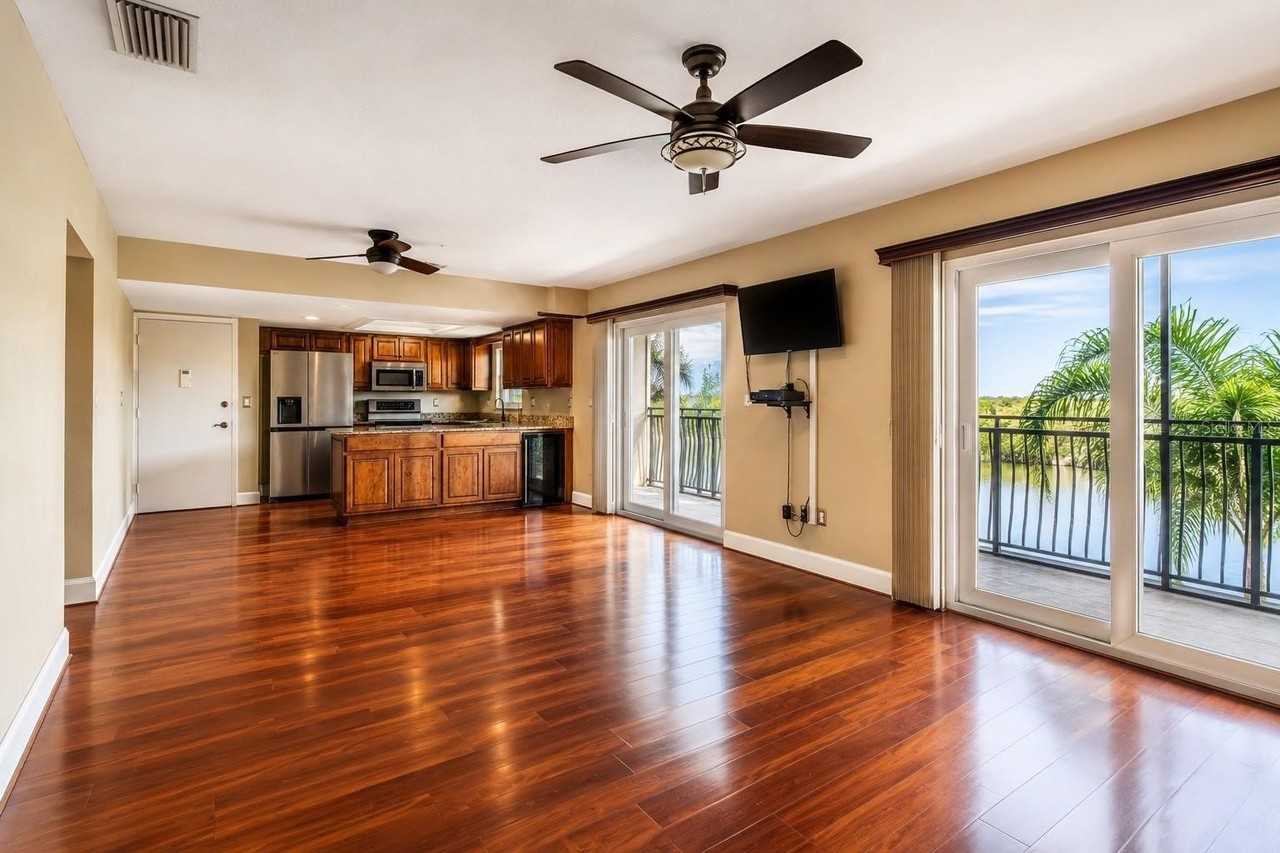 8804 Bay Pointe Dr #204 - Photo 5 of 17