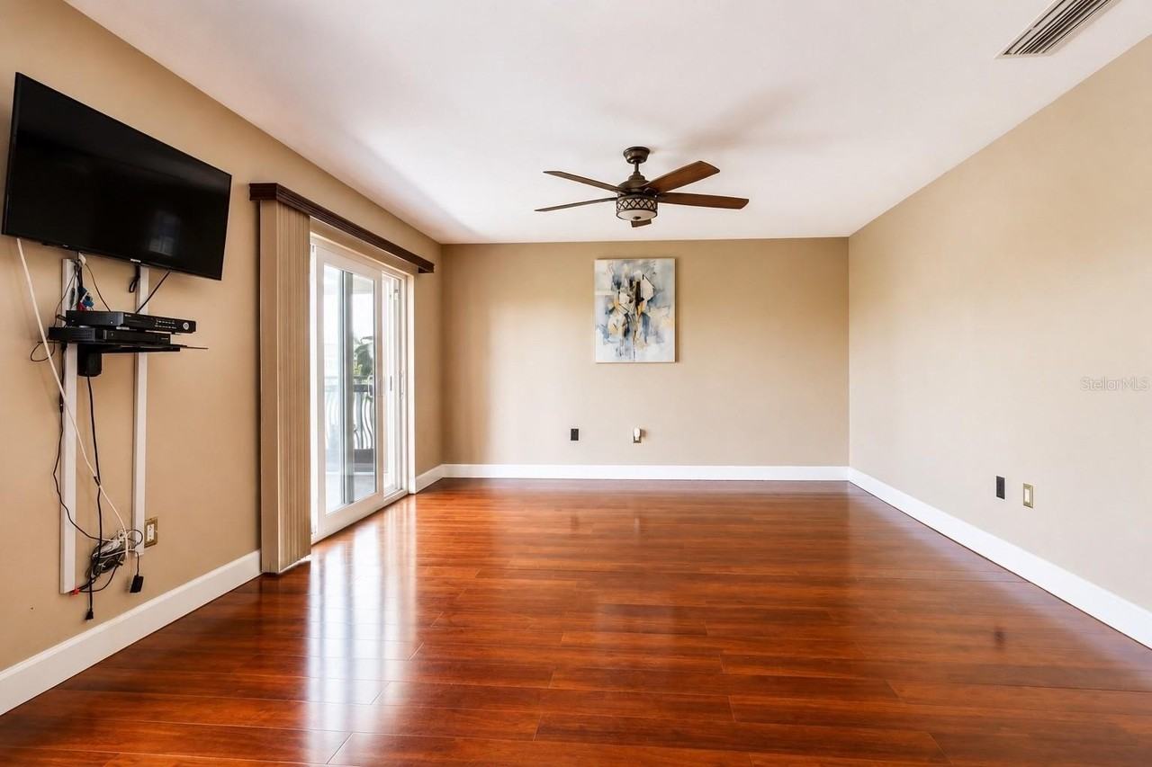 8804 Bay Pointe Dr #204 - Photo 6 of 17
