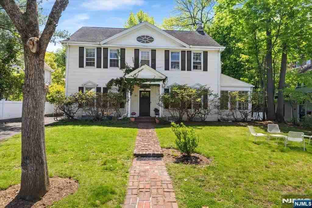 80 Glenwood Rd - Photo 2 of 38