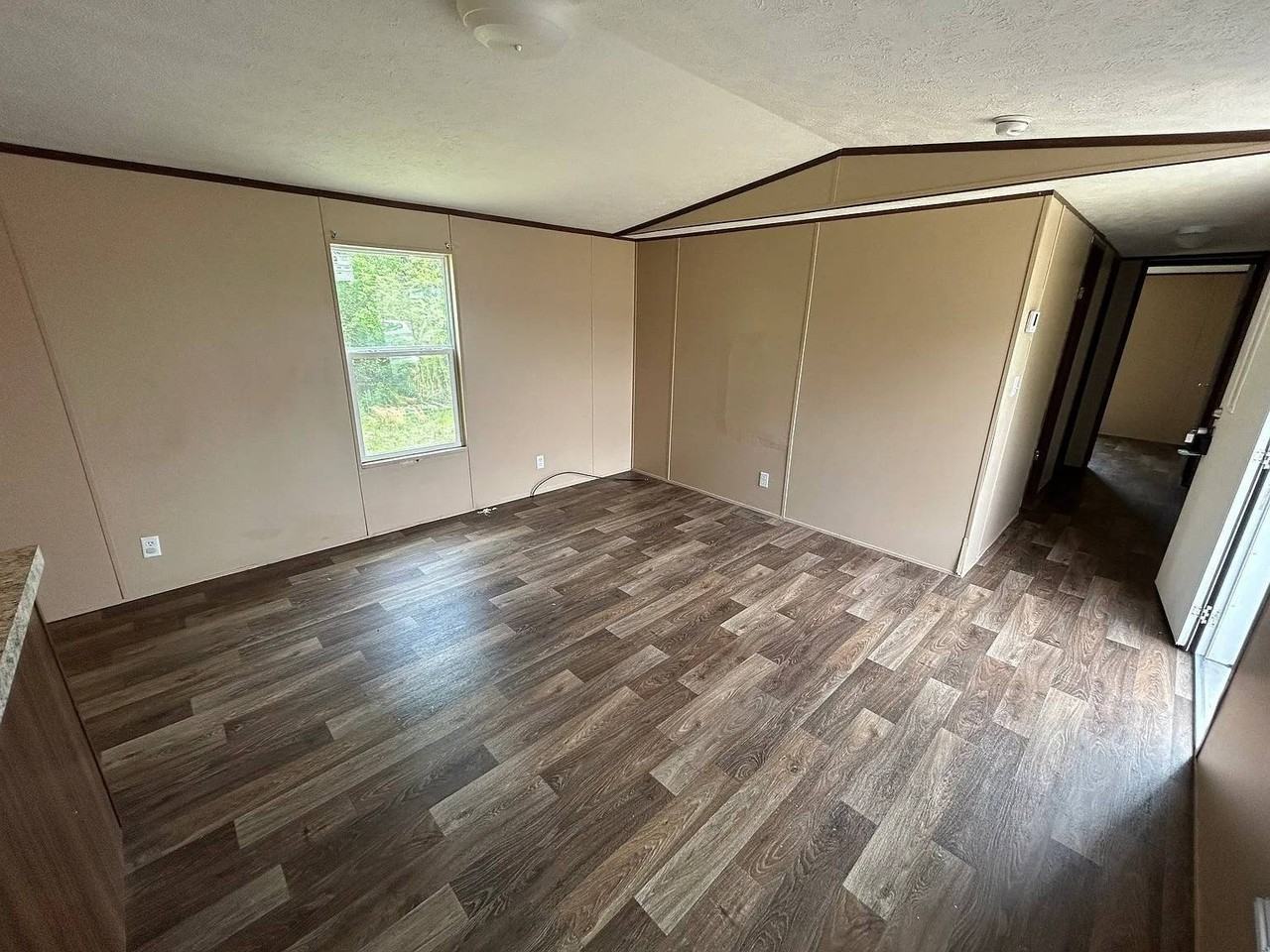 1521 Bunnys Dr - Photo 5 of 9