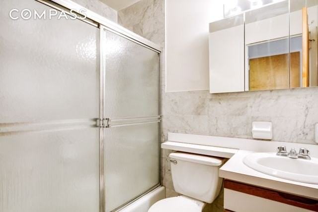 325 W 51st St #5B - Photo 6 of 7