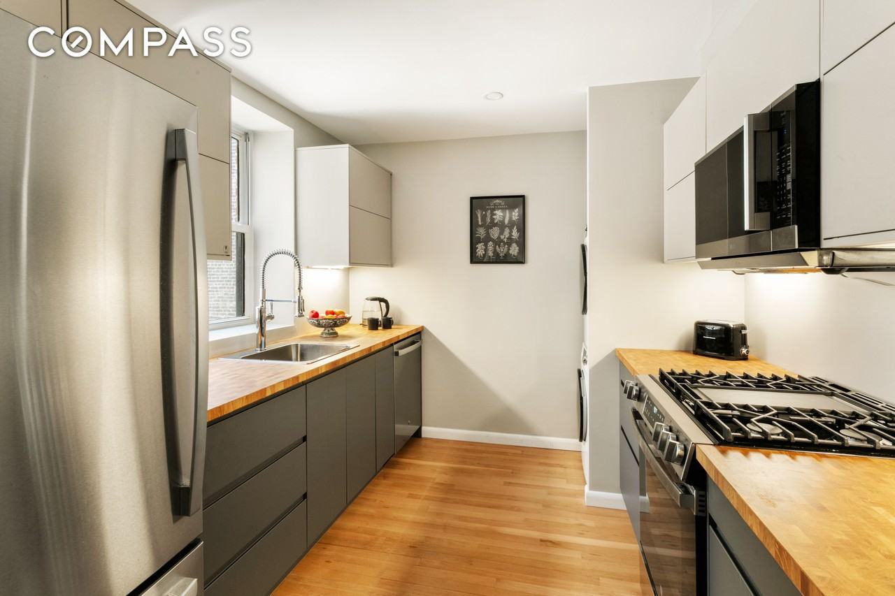 317 W 95th St #6F - Photo 4 of 10