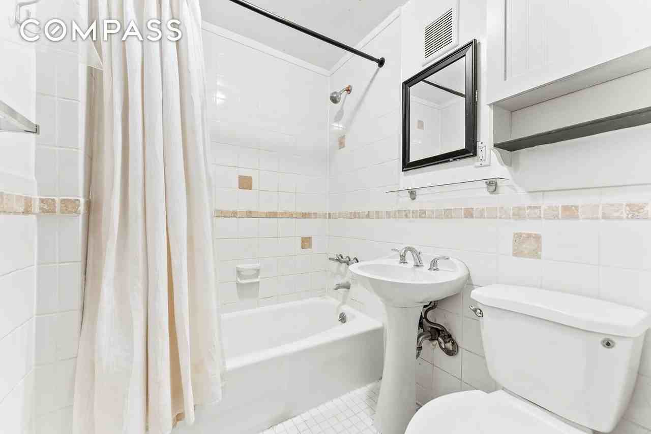 524 16th St #1 - Photo 7 of 12