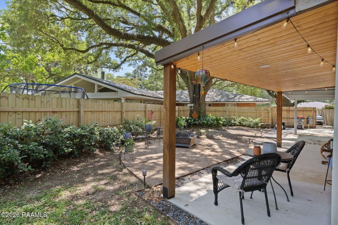 325 Alice Dr #B - Photo 3 of 20