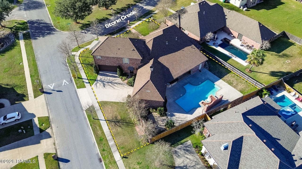 100 Stone Creek Cove - Photo 2 of 33
