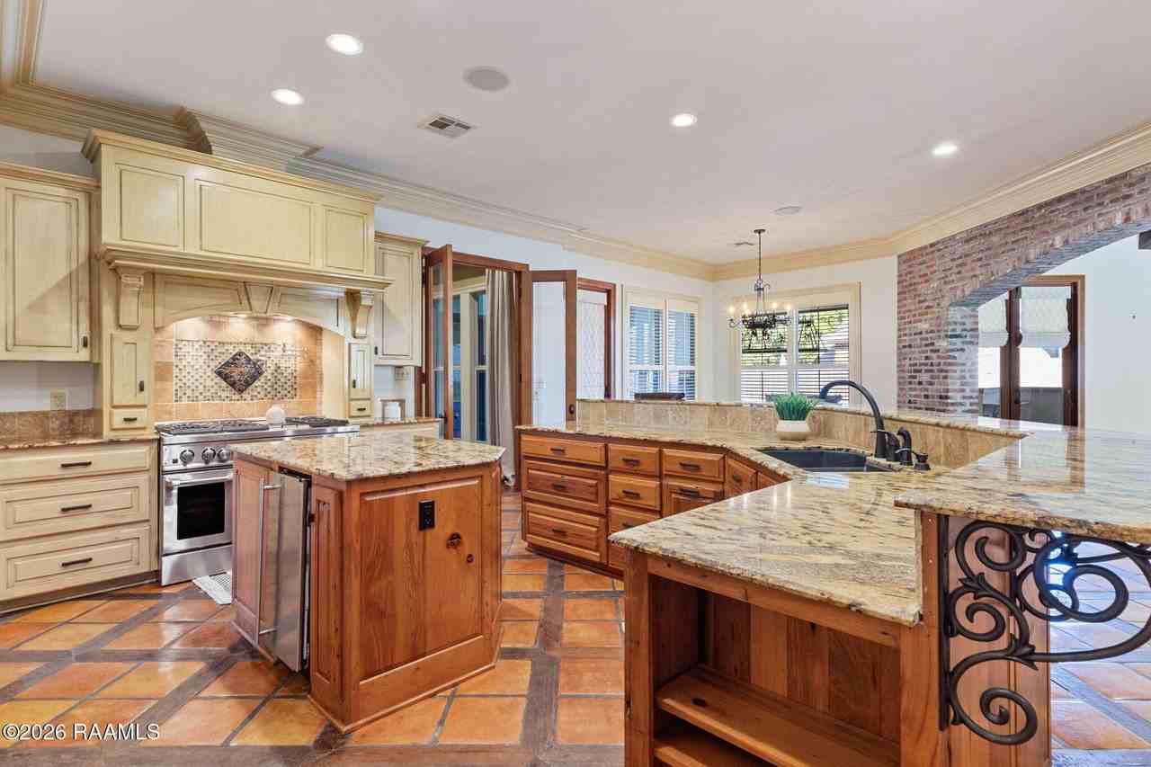 100 Stone Creek Cove - Photo 5 of 33