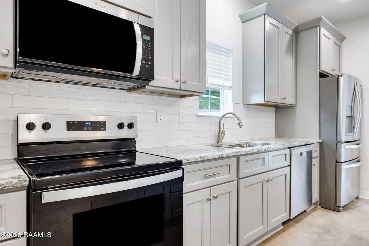 204 Romero St #C - Photo 4 of 14