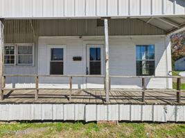 featured image of 711 E Lessley St