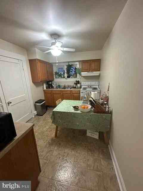 1320B Rowe St - Photo 5 of 11