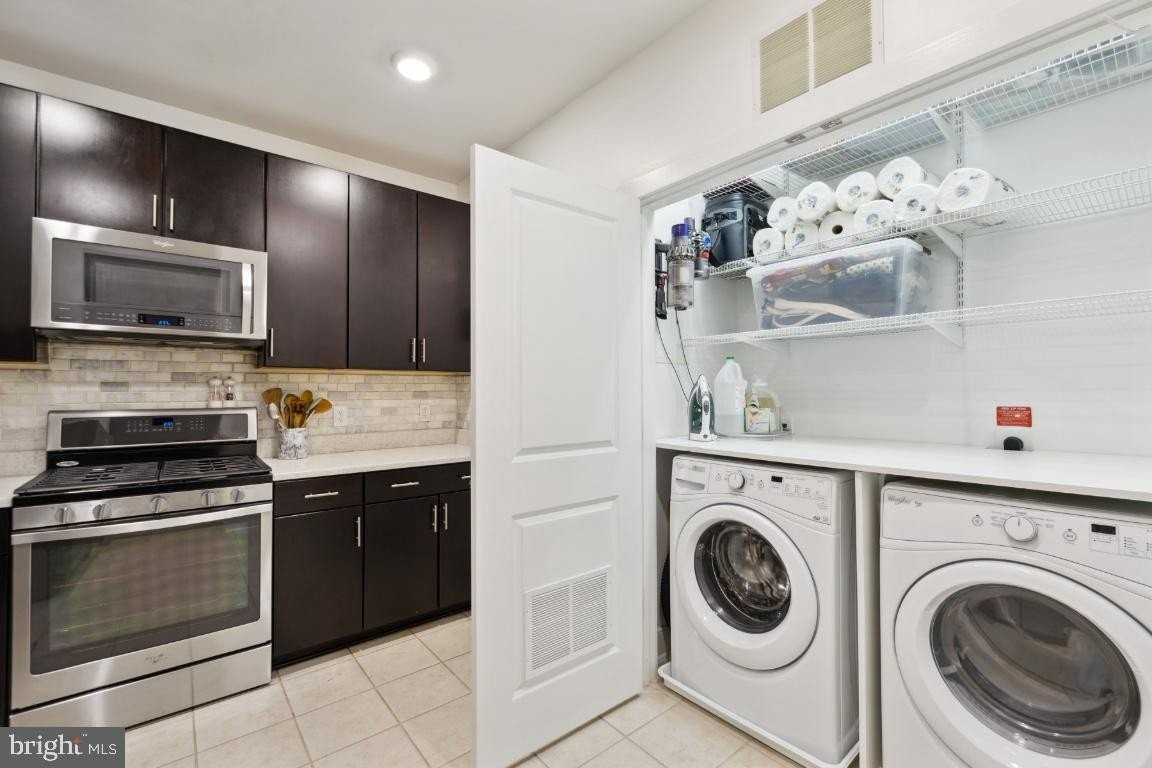 9521 Bastille St #203 - Photo 3 of 15