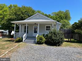 featured image of 209 E Chatham St