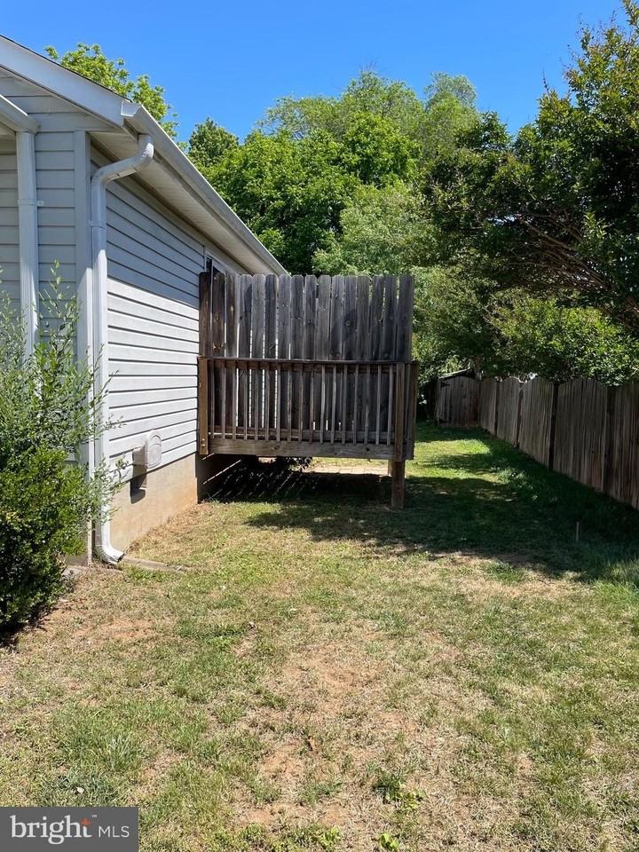 209 E Chatham St - Photo 3 of 11