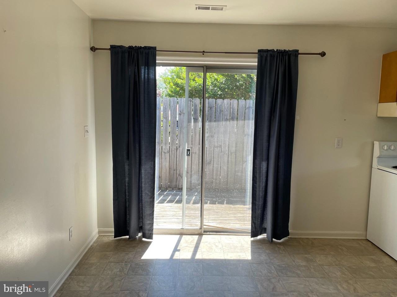 209 E Chatham St - Photo 5 of 11