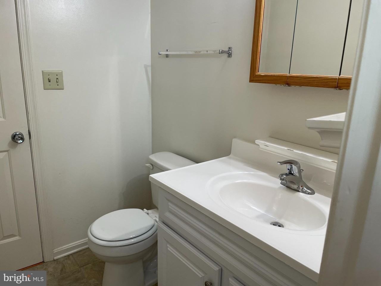 209 E Chatham St - Photo 6 of 11