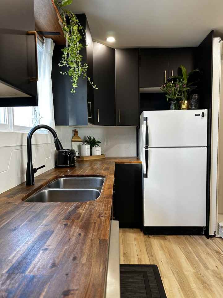987 Carter Avenue - Photo 2 of 18