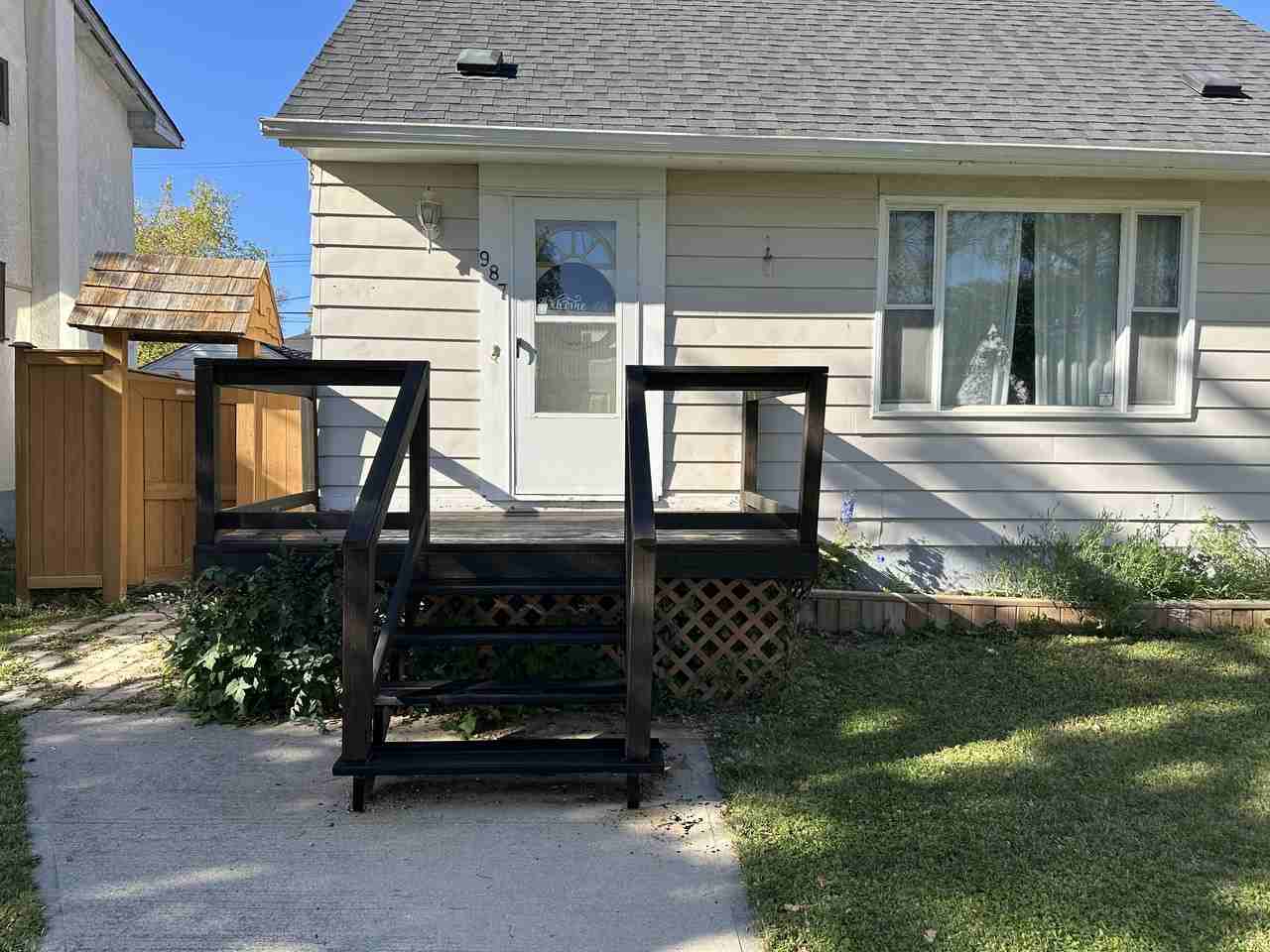 987 Carter Avenue - Photo 4 of 18