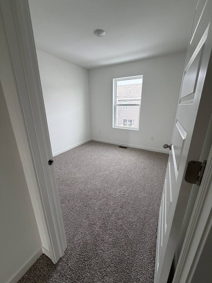 1413 Oakfield Ln #NA - Photo 4 of 20